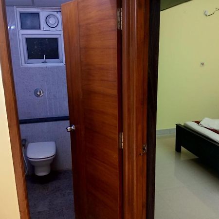 לינה וארוחת בוקר צ'נאי The Posh Residency, Ecr מראה חיצוני תמונה
